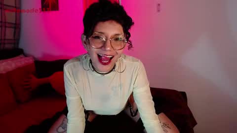 Snapshot of metamorfe333 chatting on 21, 10, 2025 Mor online show from 21, 10, 2025