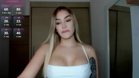 Snapshot of mi_suk1 chatting on 25, 10, 2025 mi suk1 online show from 25, 10, 2025