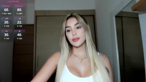 Snapshot of mi_suk1 chatting on 21, 11, 2025 mi suk1 online show from 21, 11, 2025