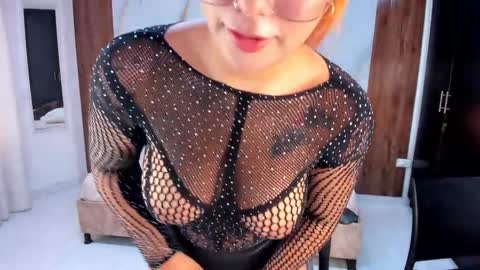 Snapshot of mia_18v chatting on 5, 3, 2025 Violett online show from 5, 3, 2025