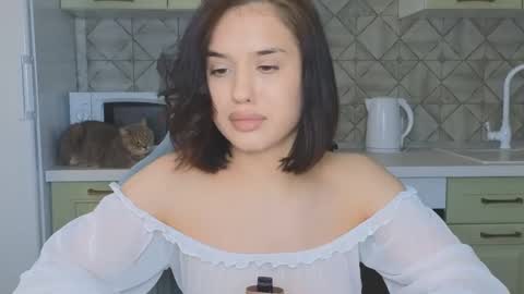 Mia online show from 4, 3, 2025