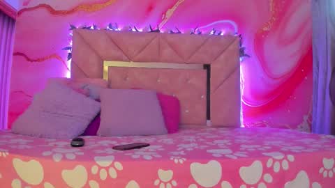 mia__blaze_ online show from 28, 10, 2025