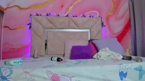 mia__blaze_ online show from 22, 11, 2025