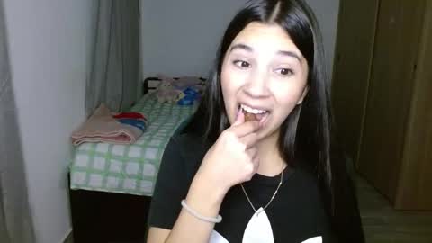 Mia online show from 8, 10, 2025