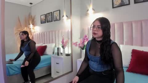 Mia online show from 8, 11, 2025