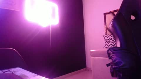 Mia  online show from 7, 3, 2025