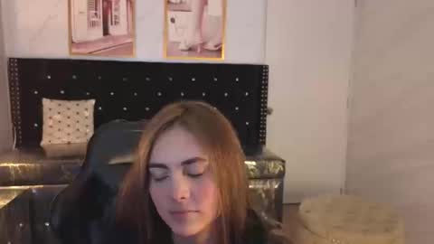 Mia  online show from 10, 9, 2025