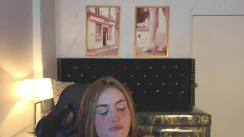 Mia  online show from 15, 9, 2025