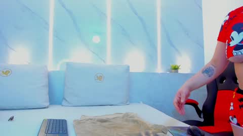 Mia  online show from 27, 1, 2025