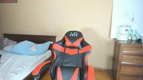 Snapshot of mia_choo chatting on 17, 11, 2025 Ami online show from 17, 11, 2025