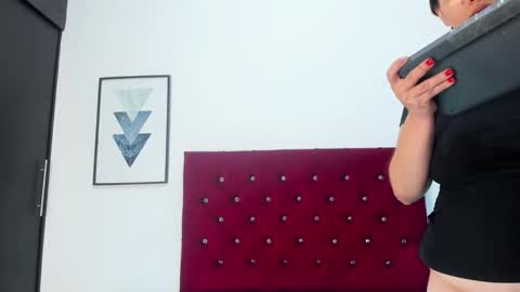 mia online show from 15, 10, 2025