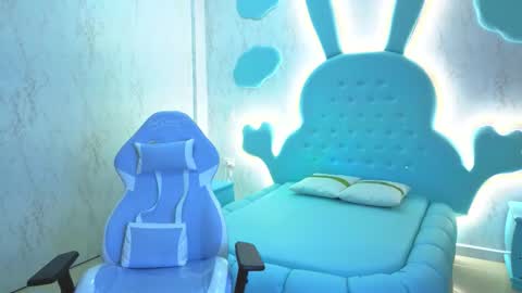 Mia Cuttee online show from 6, 11, 2025