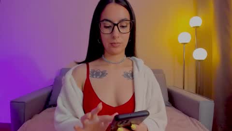 Sarah Luna online show from 4, 3, 2026