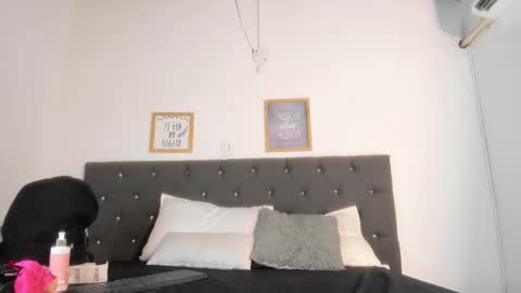 mia_diamond77 online show from 6, 3, 2026