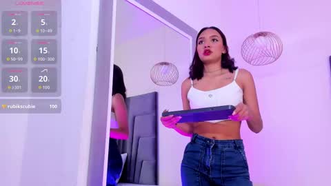 mia_gil_ online show from 8, 9, 2025