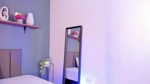 mia_gil_ online show from 24, 9, 2025