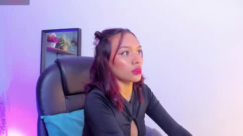 mia_gil_ online show from 2, 10, 2025