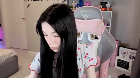 Snapshot of mia_gothh chatting on 18, 11, 2025 MIA HELP ME REACH 100 LIKES online show from 18, 11, 2025