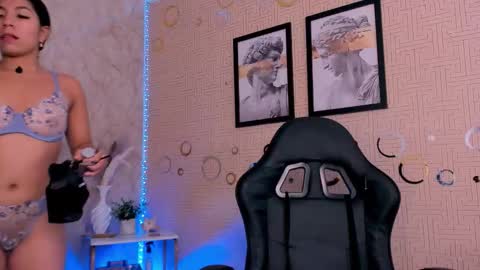 Mia online show from 6, 3, 2026