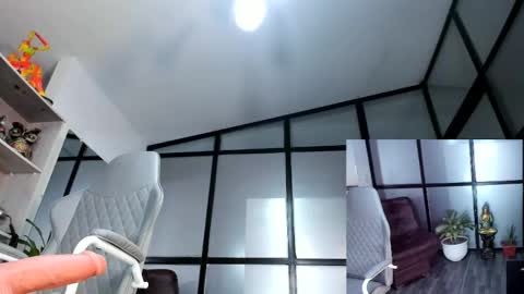 Snapshot of mia_hotwife chatting on 15, 2, 2025 Mia.... Nice to meet you thumb up me please its important online show from 15, 2, 2025