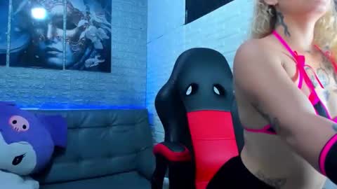 mia_ink1 online show from 3, 10, 2025