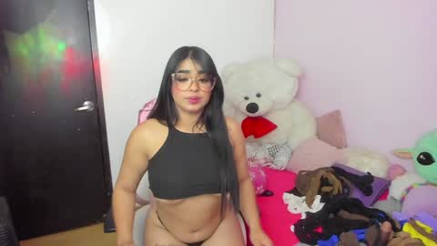 Mia J Abbey online show from 4, 2, 2025