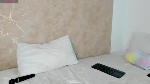 Snapshot of mia_lehn chatting on 4, 3, 2025 MIA online show from 4, 3, 2025