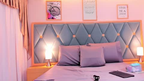 Snapshot of mia_littledoll chatting on 17, 11, 2025 Mia online show from 17, 11, 2025