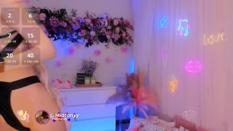   online show from 25, 1, 2025
