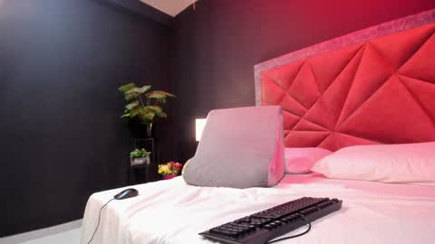 Snapshot of mia_milff chatting on 5, 1, 2025 MIA online show from 5, 1, 2025