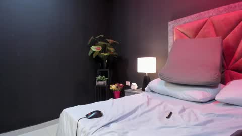 Snapshot of mia_milff chatting on 15, 2, 2025 MIA online show from 15, 2, 2025