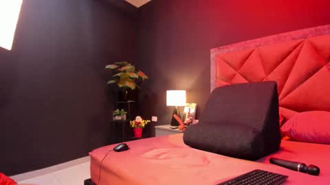 Snapshot of mia_milff chatting on 24, 9, 2025 MIA online show from 24, 9, 2025