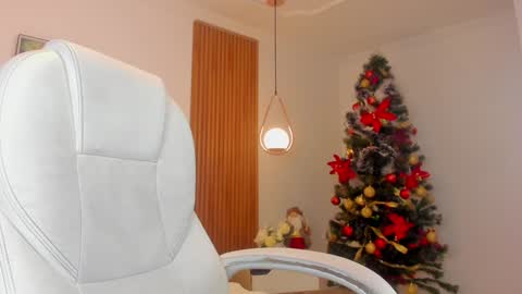 Mia Nevaeh - follow me online show from 17, 12, 2024