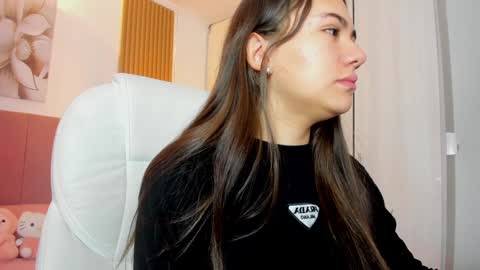 Mia Nevaeh - follow me online show from 11, 1, 2025