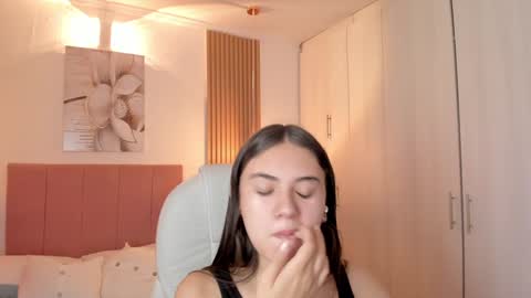 Mia Nevaeh - follow me online show from 8, 2, 2025