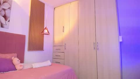 Mia Nevaeh - follow me online show from 13, 12, 2025