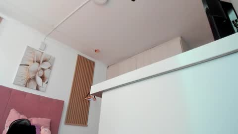 Mia Nevaeh - follow me online show from 16, 12, 2025