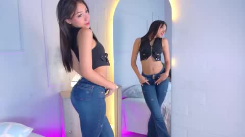 mia_oconner online show from 12, 9, 2025