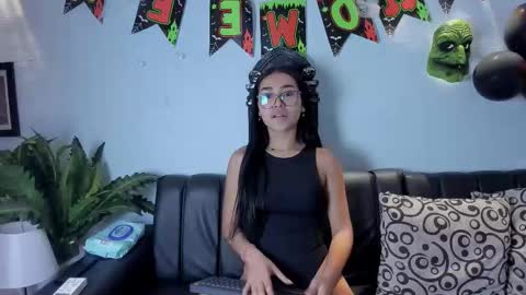 mia_petite72 online show from 6, 10, 2025