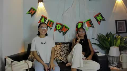 Snapshot of mia_petite72 chatting on 4, 11, 2025 mia_petite72 online show from 4, 11, 2025