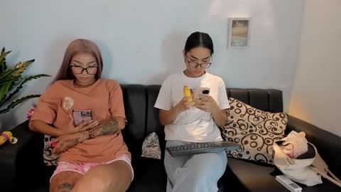 Snapshot of mia_petite72 chatting on 12, 11, 2025 mia_petite72 online show from 12, 11, 2025