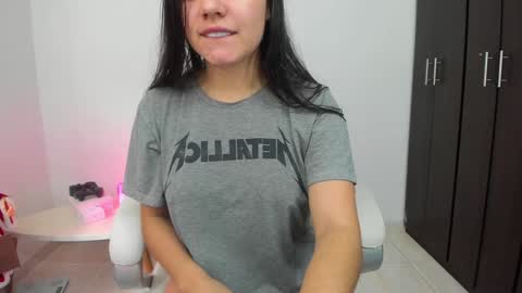 Mia online show from 8, 1, 2025