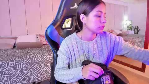 mia rousse25 online show from 15, 12, 2025