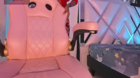 Snapshot of mia_royal chatting on 4, 12, 2025 mia_royal online show from 4, 12, 2025