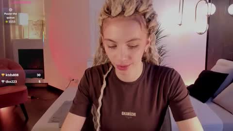 Snapshot of mia_silk chatting on 23, 10, 2025 Mia online show from 23, 10, 2025