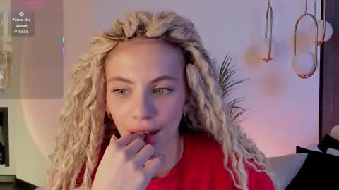 Snapshot of mia_silk chatting on 24, 10, 2025 Mia online show from 24, 10, 2025