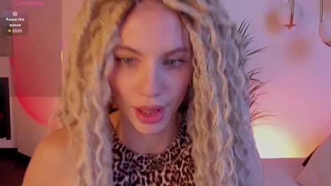 Snapshot of mia_silk chatting on 29, 10, 2025 Mia online show from 29, 10, 2025