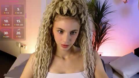 Snapshot of mia_silk chatting on 30, 10, 2025 Mia online show from 30, 10, 2025