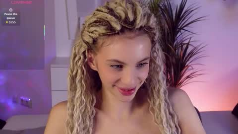 Snapshot of mia_silk chatting on 5, 11, 2025 Mia online show from 5, 11, 2025