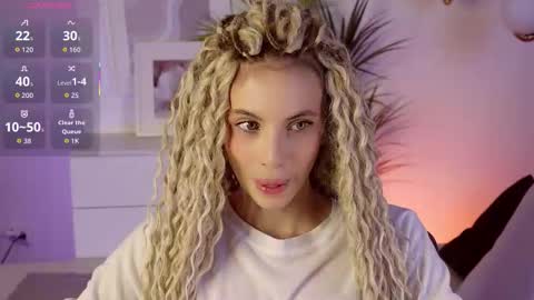 Snapshot of mia_silk chatting on 6, 11, 2025 Mia online show from 6, 11, 2025